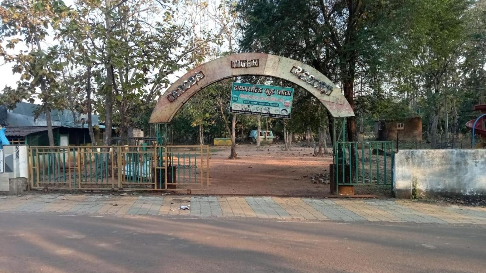Oyo Flagship Tadoba Tiger Resort Mohurli Экстерьер фото